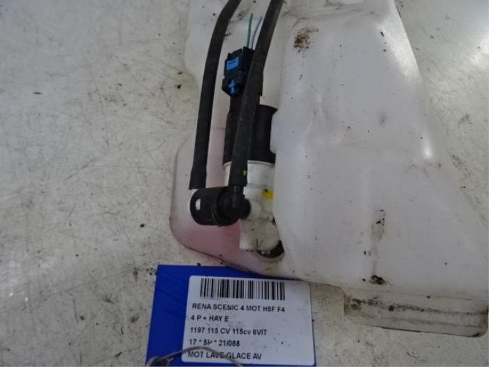 Windscreen washer pump from a Renault Scénic IV (RFAJ) 1.2 TCE 115 16V 2017