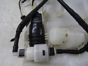 Used Windscreen washer pump BMW X2 (F39) sDrive 18d 2.0 16V Price € 25,00 Inclusive VAT offered by Collignon & Fils