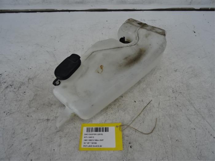 Front windscreen washer reservoir from a Dacia Duster (HS) 1.5 dCi 2015