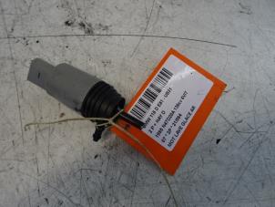 Used Rear screen washer pump BMW 1 serie (E81) 118d 16V Price € 19,99 Inclusive VAT offered by Collignon & Fils
