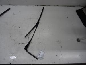 Used Front wiper arm BMW 1 serie (E82) 118d 16V Price € 25,00 Inclusive VAT offered by Collignon & Fils