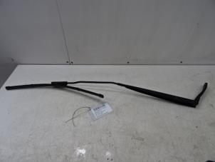 Used Front wiper arm Toyota ProAce 2.0 D-4D 122 16V Price € 25,00 Inclusive VAT offered by Collignon & Fils