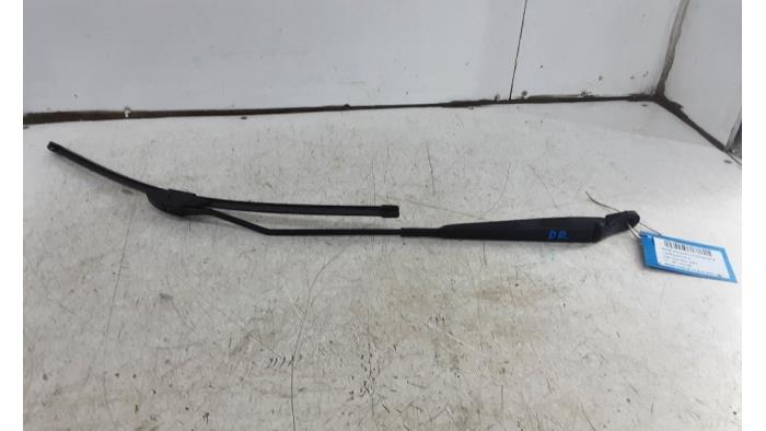 Front wiper arm from a Renault Kangoo Express (FW) 1.5 dCi 90 FAP 2017