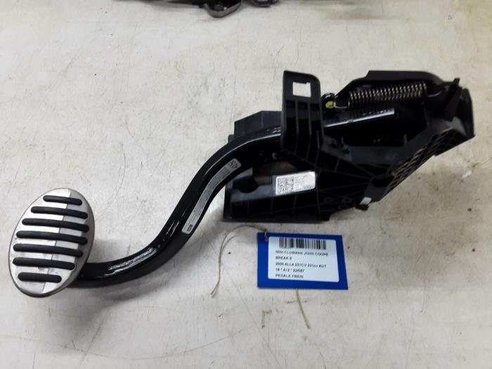 Brake pedal from a MINI Clubman (F54) 2.0 16V John Cooper Works ALL4 2018