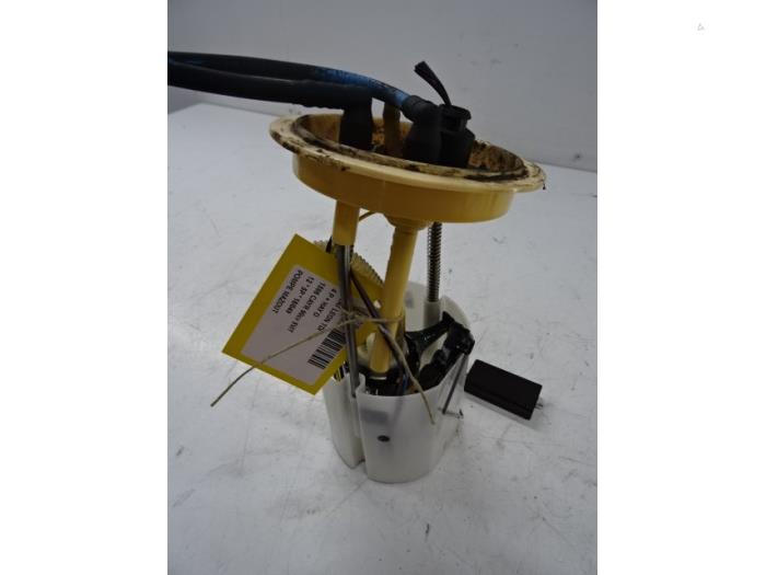 Mechanical fuel pump from a Seat Leon (1P1) 1.6 TDI 16V 90 2012
