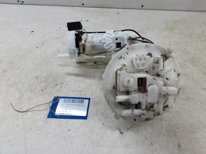 Mechanical fuel pump from a Toyota Yaris IV (P21/PA1/PH1) 1.6 GR 4WD 2021