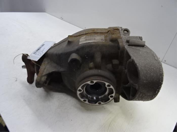 Swing arm from a BMW 1 serie (E87/87N) 118d 16V 2011
