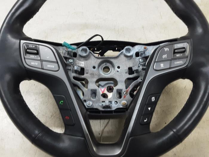 Steering wheel from a Hyundai Santa Fe III (DM) 2.2 CRDi R 16V 4x2 2018