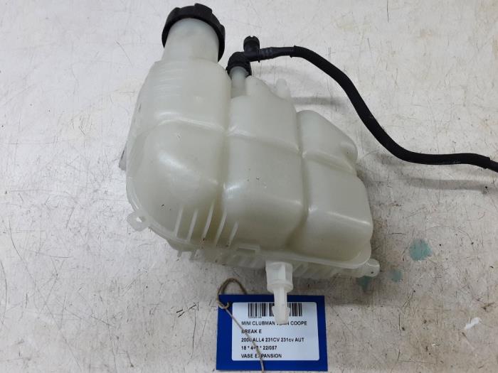 Expansion vessel from a MINI Clubman (F54) 2.0 16V John Cooper Works ALL4 2018