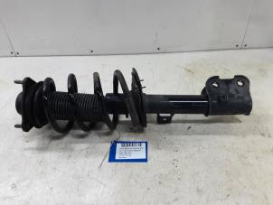 Used Fronts shock absorber, left Hyundai Santa Fe III (DM) 2.2 CRDi R 16V 4x2 Price € 99,99 Inclusive VAT offered by Collignon & Fils