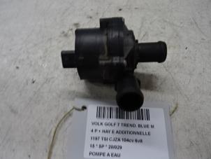 Used Water pump Volkswagen Golf VII (AUA) 1.2 TSI BlueMotion 16V Price € 50,00 Inclusive VAT offered by Collignon & Fils