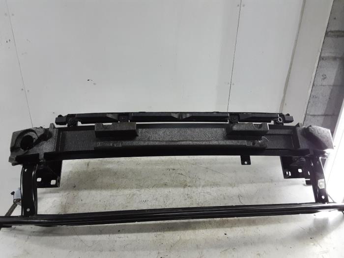 Front bumper frame from a Volkswagen T-Roc 1.0 TSI 12V BlueMotion 2019