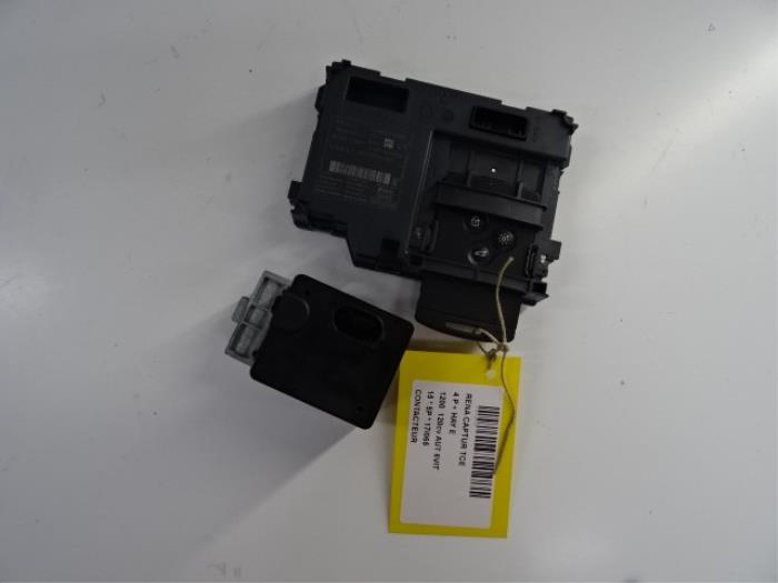Ignition lock + key from a Renault Captur (2R) 1.2 TCE 16V EDC 2015