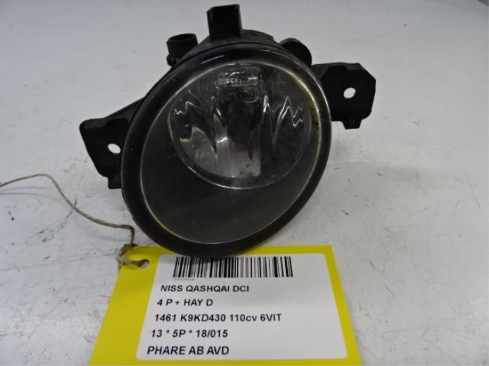 Fog light, front right from a Nissan Qashqai (J10) 1.5 dCi DPF 2013