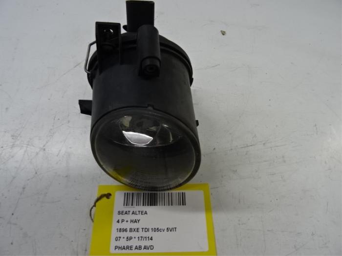 Fog light, front right from a Seat Altea (5P1) 1.9 TDI 105 2007