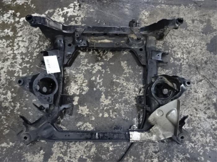 Motor beam from a BMW 3 serie (E92) 330d xDrive 24V 2010