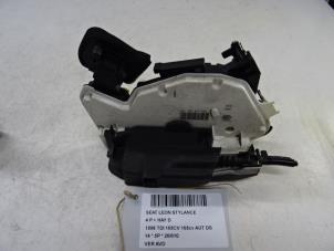 Used Door lock cylinder, right Seat Leon (5FB) 1.6 TDI Ecomotive 16V Price € 50,00 Inclusive VAT offered by Collignon & Fils