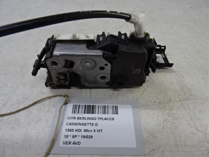Door lock cylinder, right from a Citroën Berlingo Multispace 1.6 Hdi 16V 90 2010