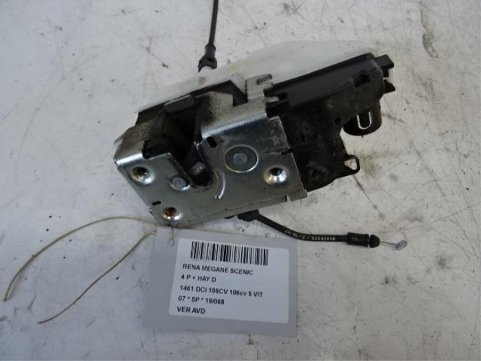 Door lock cylinder, right from a Renault Scénic II (JM) 1.5 dCi 105 2007