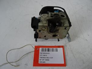 Used Door lock cylinder, right Fiat Seicento (187) 1.1 S,SX,Sporting,Hobby,Young Price € 39,99 Inclusive VAT offered by Collignon & Fils