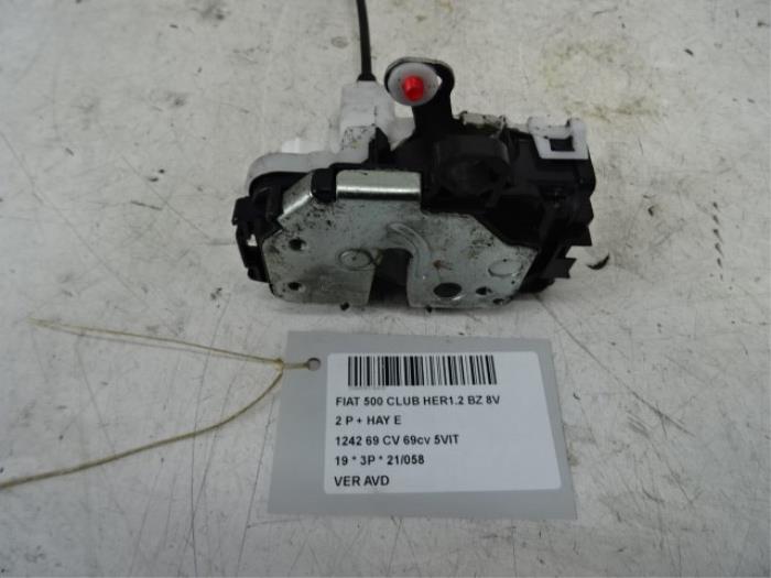 Door lock cylinder, right from a Fiat 500 (312) 1.2 69 2019