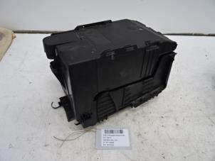 Usados Caja de batería Citroen C3 Picasso (SH) 1.6 BlueHDI 100 Precio € 25,00 IVA incluido ofrecido por Collignon & Fils
