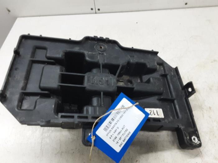 Battery box from a Hyundai Santa Fe III (DM) 2.2 CRDi R 16V 4x2 2018