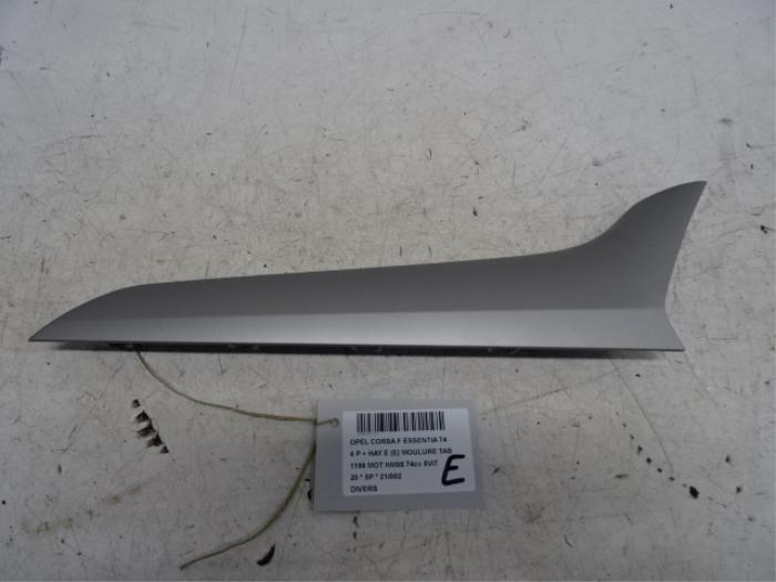 Begagnade Diverse Opel Corsa Pris € 25,00 Inklusive moms erbjuds av Collignon & Fils