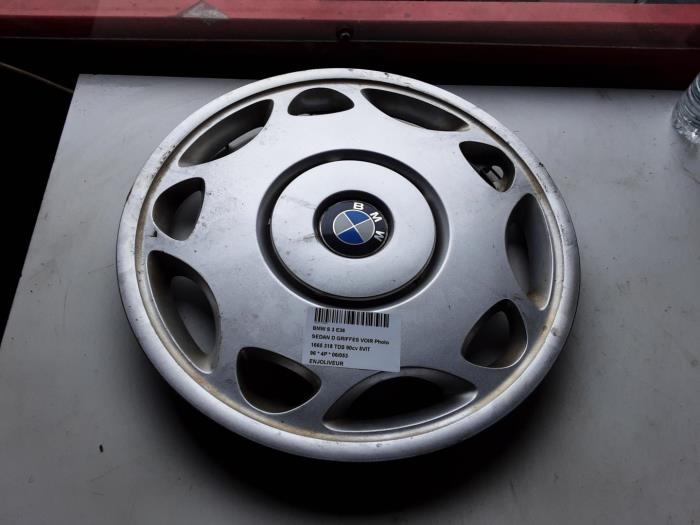Gebrauchte Radkappe BMW 3-Serie Preis € 9,99 Mit Mehrwertsteuer angeboten von Collignon & Fils