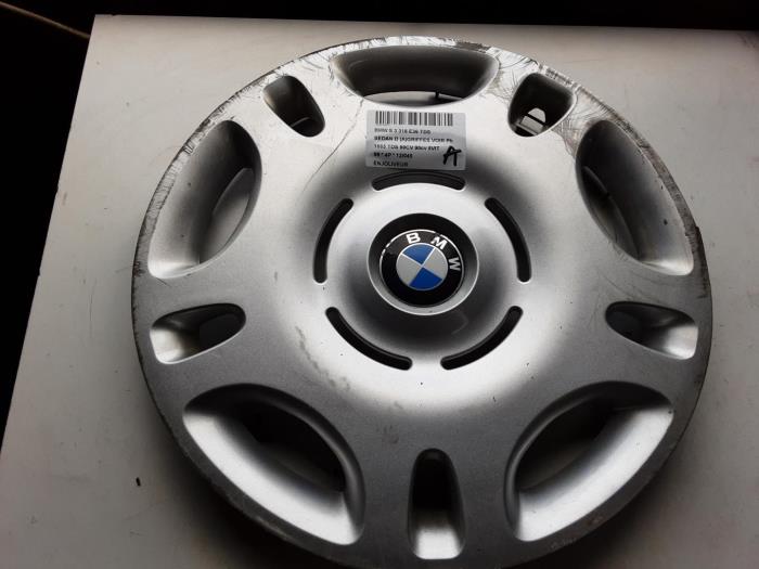 Gebrauchte Radkappe BMW 3-Serie Preis € 9,99 Mit Mehrwertsteuer angeboten von Collignon & Fils