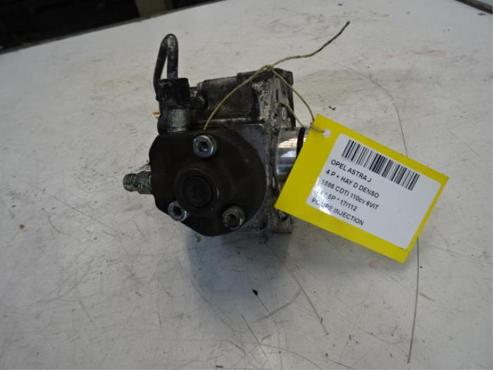 Begagnade Högtryckspump Opel Astra Pris € 150,00 Inklusive moms erbjuds av Collignon & Fils