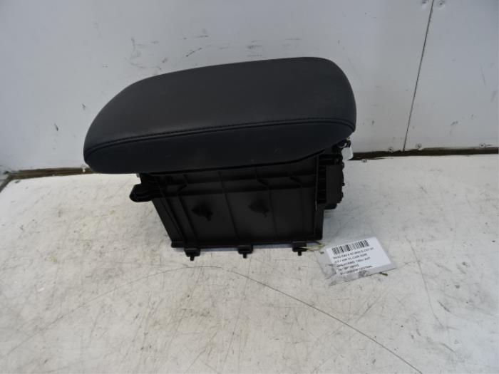 Używane Podlokietnik Toyota Funcruiser Cena € 75,00 Z VAT oferowane przez Collignon & Fils