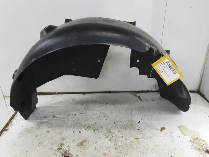 Usados Protector interno Renault Clio Precio € 40,00 IVA incluido ofrecido por Collignon & Fils