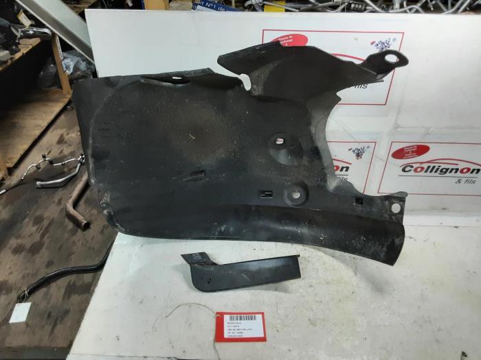 Usados Protector interno Renault Clio Precio € 15,00 IVA incluido ofrecido por Collignon & Fils