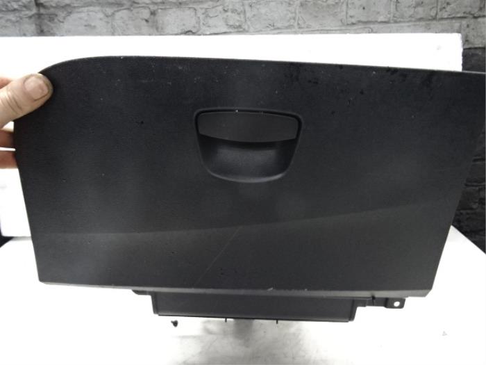 Używane Schowek Seat Ibiza Cena € 40,00 Z VAT oferowane przez Collignon & Fils