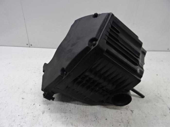 Begagnade Luftfilter Audi A4 Pris € 75,00 Inklusive moms erbjuds av Collignon & Fils