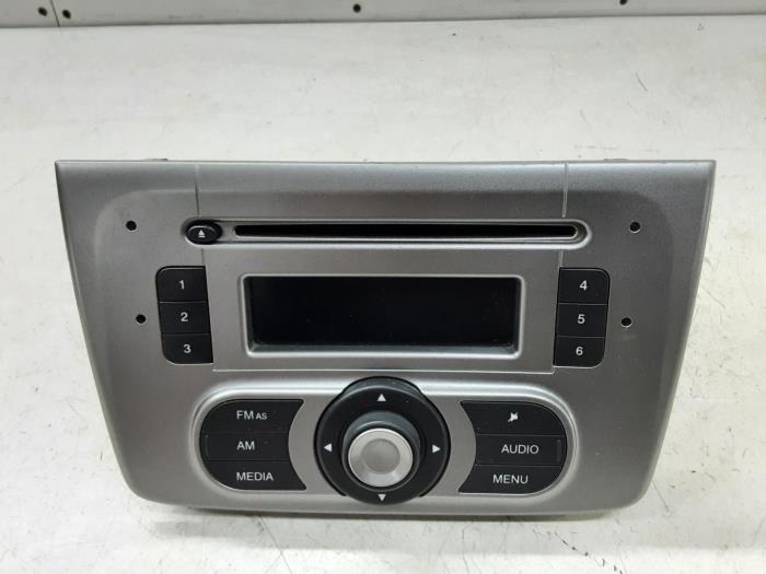 Gebrauchte Radio Alfa Romeo Mito Preis € 125,01 Mit Mehrwertsteuer angeboten von Collignon & Fils