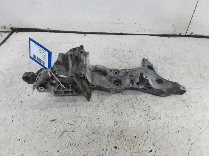 Gebrauchte Dynamostütze oben Audi A3 Preis € 60,00 Mit Mehrwertsteuer angeboten von Collignon & Fils