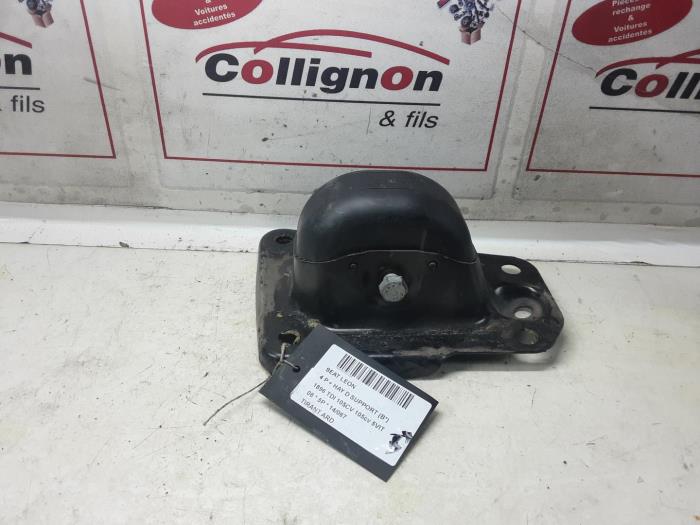 Trunk bracket