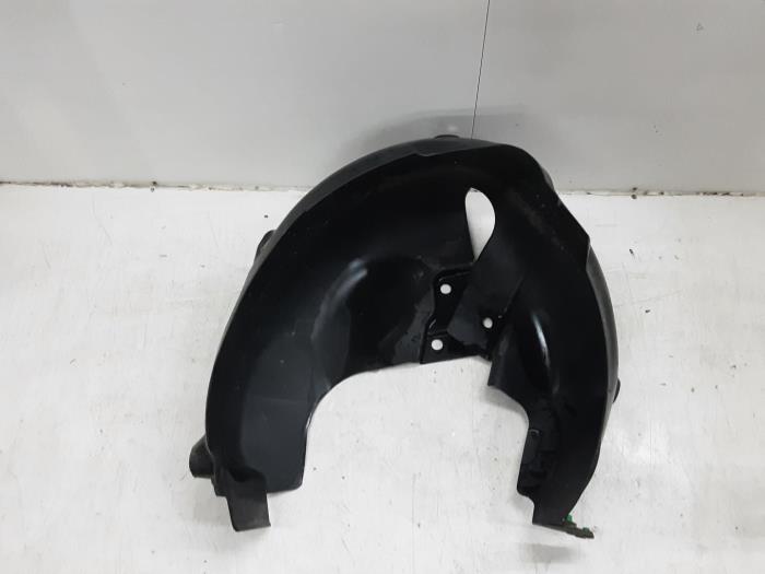 Usados Protector interno Renault Clio Precio € 40,00 IVA incluido ofrecido por Collignon & Fils