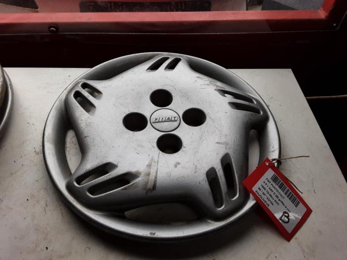 Używane Kolpak Fiat Punto Cena € 9,99 Z VAT oferowane przez Collignon & Fils
