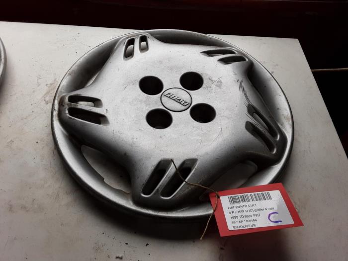Używane Kolpak Fiat Punto Cena € 9,99 Z VAT oferowane przez Collignon & Fils
