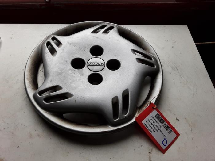 Używane Kolpak Fiat Punto Cena € 9,99 Z VAT oferowane przez Collignon & Fils