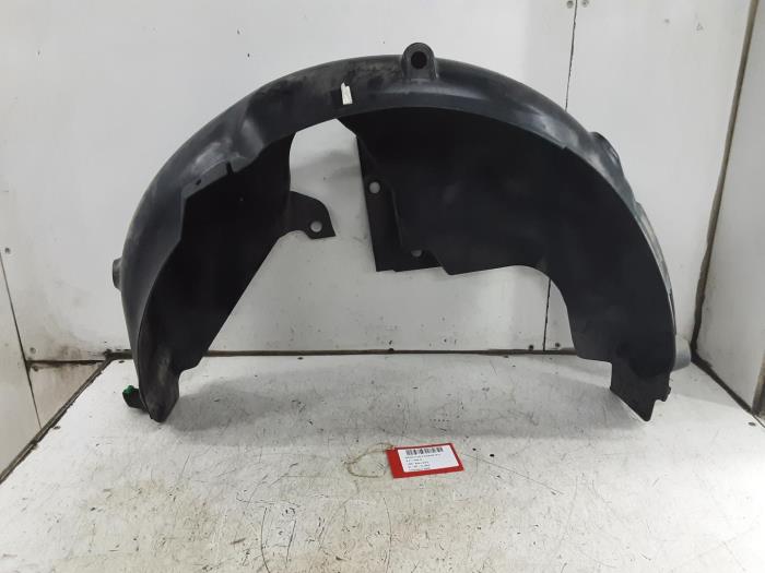 Usados Protector interno Renault Clio Precio € 40,00 IVA incluido ofrecido por Collignon & Fils
