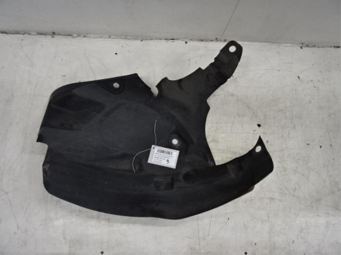 Usados Protector interno Renault Clio Precio € 20,00 IVA incluido ofrecido por Collignon & Fils