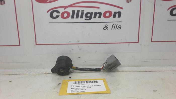 Ignition switch contact