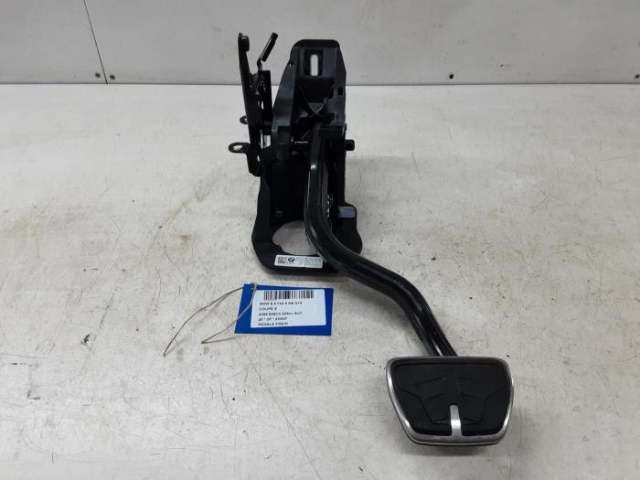 Używane Pedal hamulca BMW 8-Serie Cena € 75,00 Z VAT oferowane przez Collignon & Fils