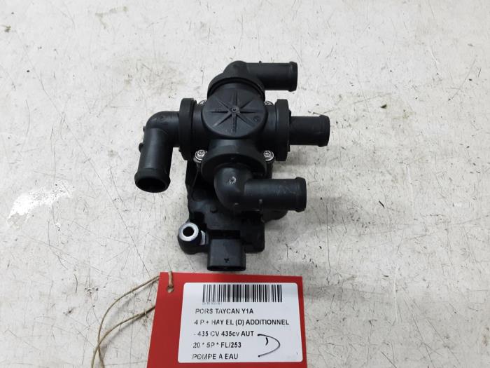 Begagnade Vattenpump Porsche Taycan Pris € 175,00 Inklusive moms erbjuds av Collignon & Fils
