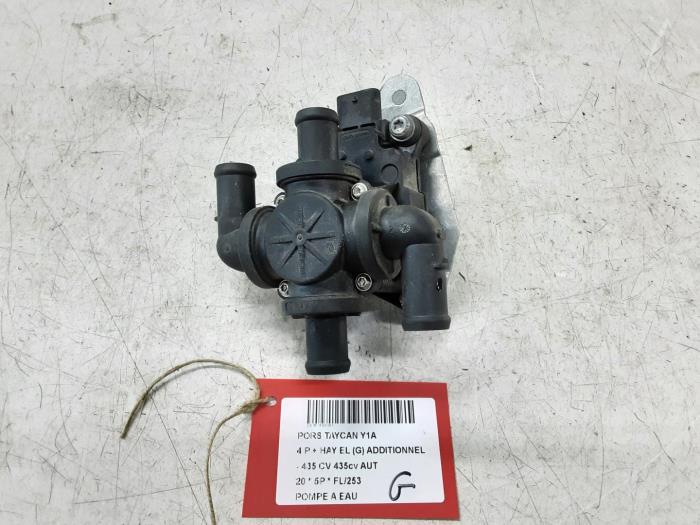 Begagnade Vattenpump Porsche Taycan Pris € 175,00 Inklusive moms erbjuds av Collignon & Fils