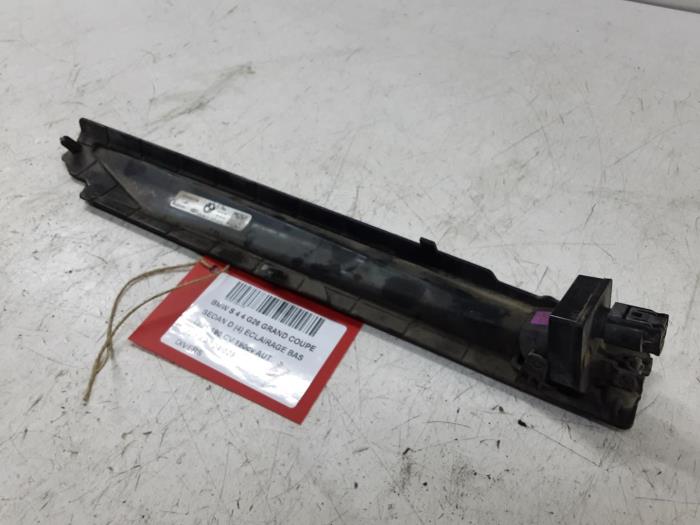 Car sill